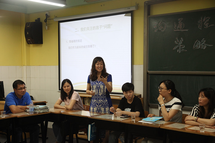 爭當這樣的家長：為孩子做表率，與學校共育才——深圳市龍華中英文實驗學校初中部家長會圓滿召開