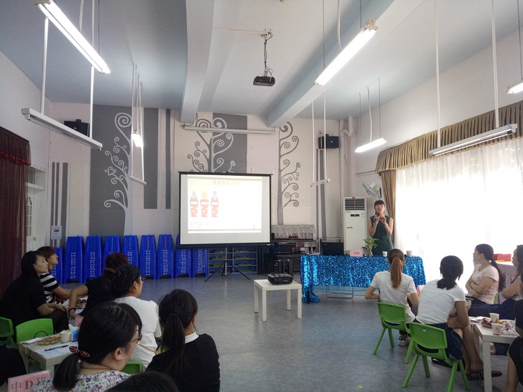 “家園攜手，共同擔(dān)當(dāng)”——溪山幼兒園第七屆家長(zhǎng)委員會(huì)第一次會(huì)議