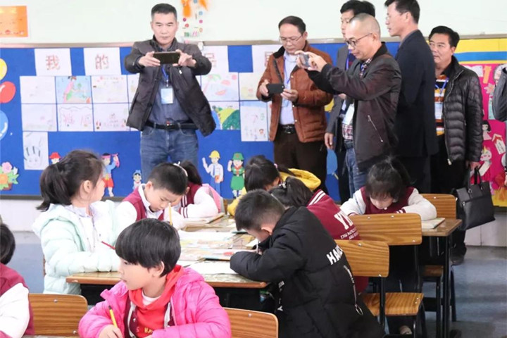 湛江遂溪小學校長督學高級研修班考察團來校考察學習